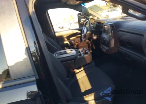 2021 Chevrolet Silverado 1500 4Wd Short Bed Custom Trail Boss z USA, uszkodzony, nr VIN 1GCPYCEL6MZ339598